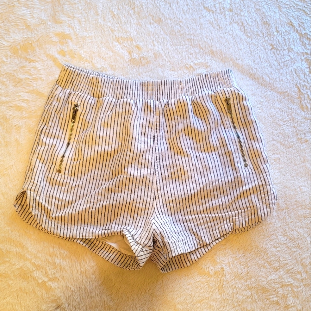 Forever‎ 21 stripped white shorts